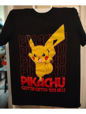 Pokemon Pikachu "Gotta Catch 'Em All" Gamer Black T-Shirt  - Men’s Small - EUC